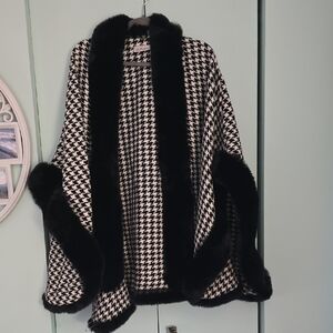 La Fiorentina Black and White Houndstooth Cape